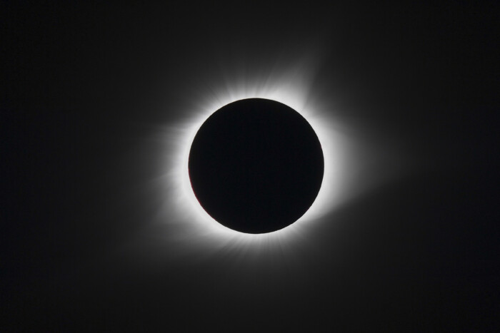 Napfogyatkozásba szerveznek repülőutat