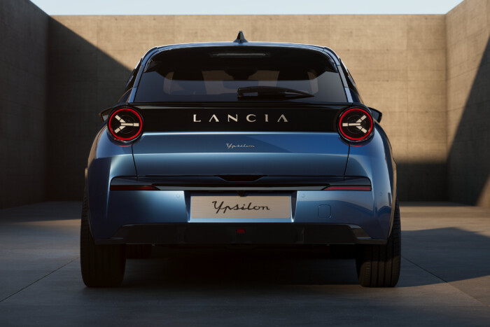 Itt a legstílusosabb kisautó. Naná, hogy olasz! 8