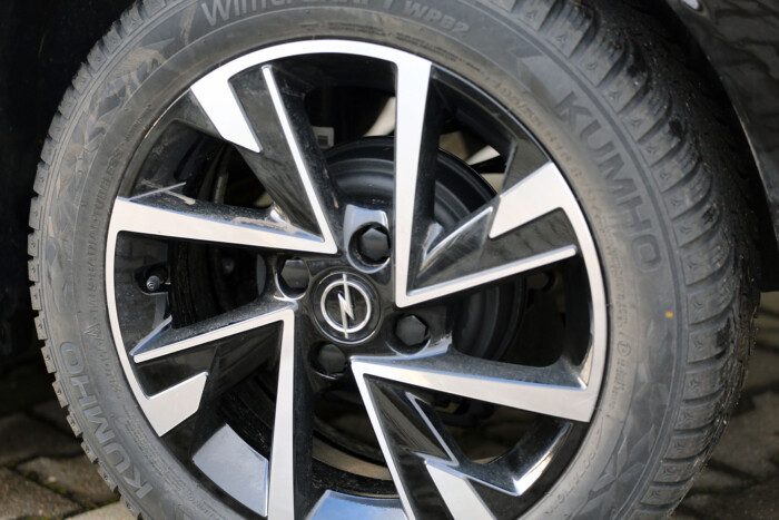 4,8 liter elég ennek a benzines Opelnek 10