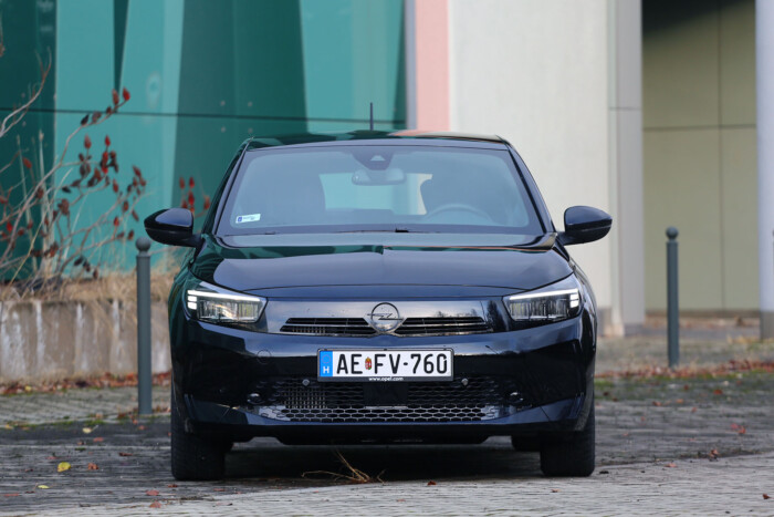 4,8 liter elég ennek a benzines Opelnek 13