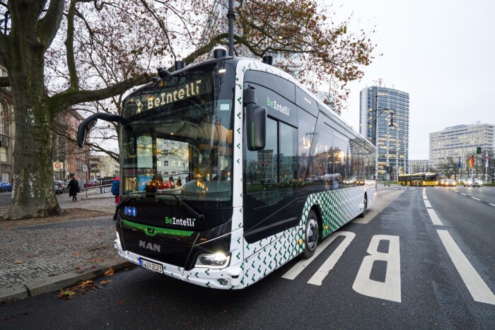 Önvezető buszt próbálhatnak az utasok ebben a városban