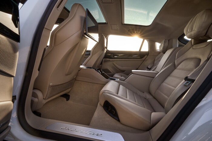 Új motorok a legnagyobb Porschében 7