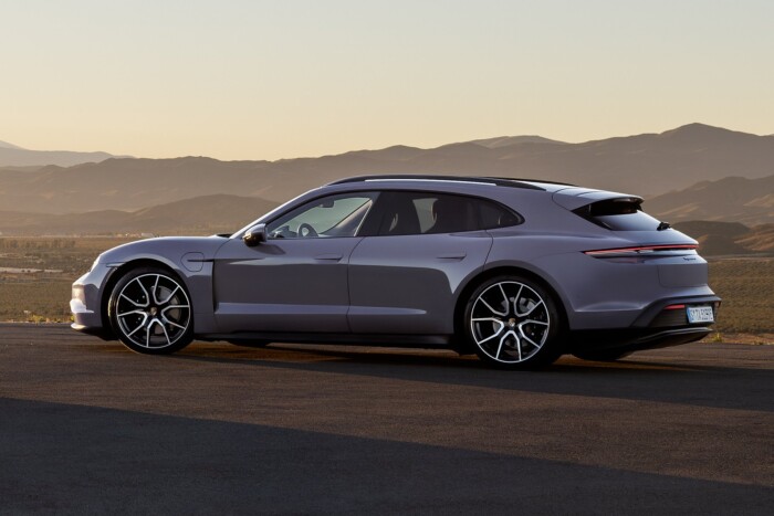 Majd’ ezer lóerős lett a családi Porsche 6