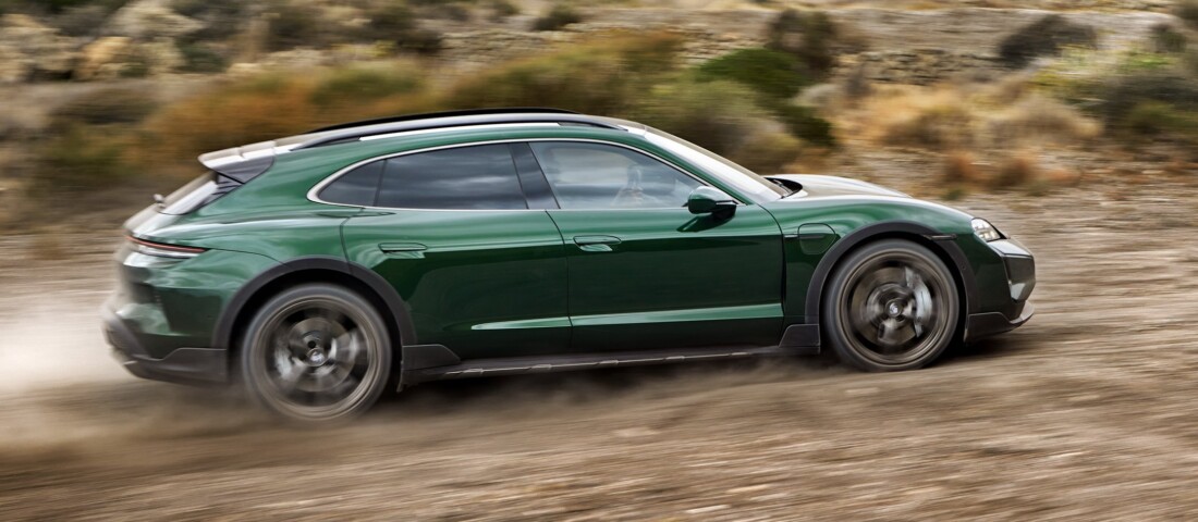 Majd’ ezer lóerős lett a családi Porsche