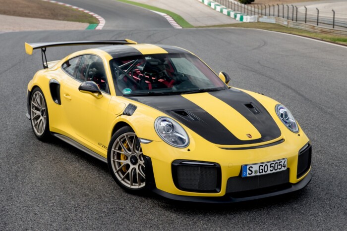 Pár szem eső és egy nagy gázadás elég a katasztrófához egy ilyen autóban 1 | Vezess Pár szem eső és egy nagy gázadás elég a katasztrófához egy ilyen autóban 1