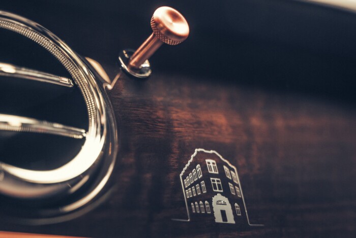 Az életmentés fonalával díszítik ezt az autót 8