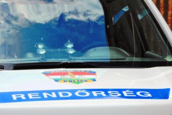 Véletlenül meghúzott egy másik autót, 270 ezerrel húzták le