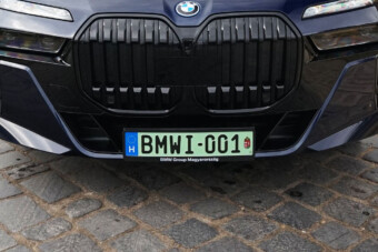 Tömegével tűnnek el a magyar rendszámok