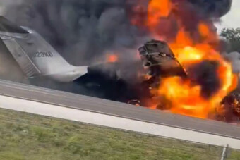 Autópályán landolt egy repülő, ketten életüket vesztették