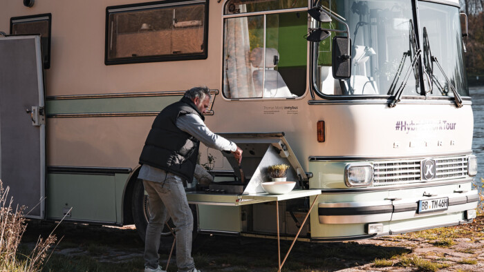 Irigylésre méltó lakóbuszt készített magának ez a férfi 5