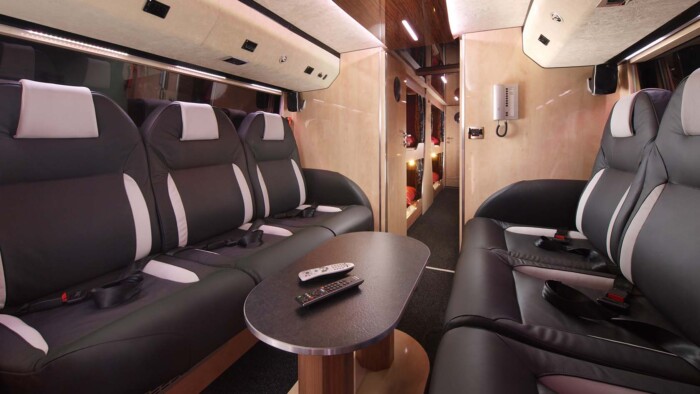 Ilyen kényelemben utaznak a rocksztárok 7