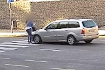 Szemébe sütött a nap, a zebrán sodort el egy gyalogost Kaposváron