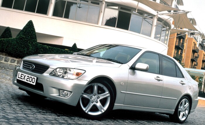 25 éve került piacra az egyik legjobb hathengeres, ami nem BMW 6