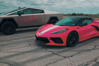 Lenyomja-e a Cybertruckot egy tuningolt Corvette?