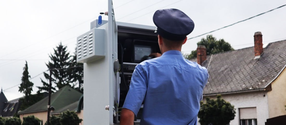 Elözönlik az országot a rendőrök csapdái