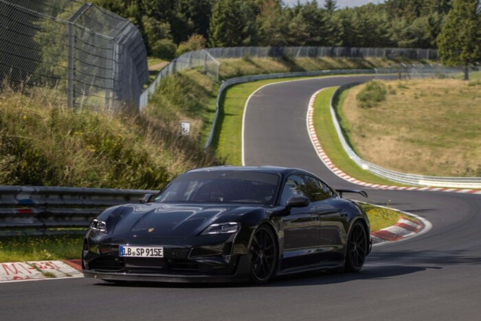 Így állít fel rekordot a legerősebb Porsche