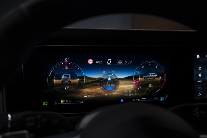 Látszólag nem változott, pedig vadonatúj a Mercedes G-osztály 13