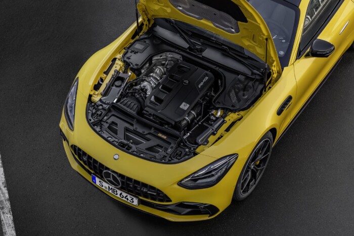 Kicsike motor kerül a brutális Mercedesbe 6