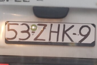 Van, amikor teljesen szabályos a kézzel írt rendszám