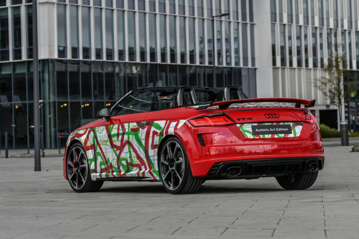 Az autistákat támogatják az utolsó Audi TT RS-sel 1