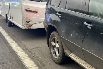 Megállítottak egy BMW-t, kétszer fogtak padlót a rendőrök