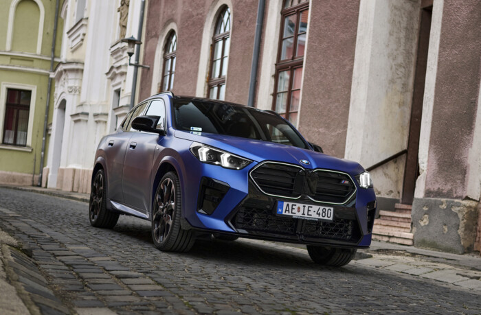 Hidd el, ebben a BMW-ben is megnéznek! 13