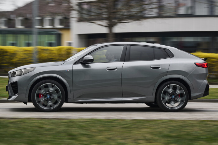 Hidd el, ebben a BMW-ben is megnéznek! 14