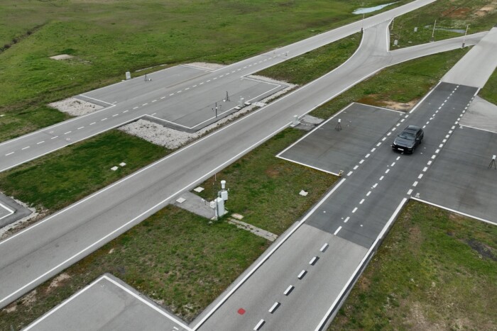 250-nél rángatni a kormányt, itt természetes 14