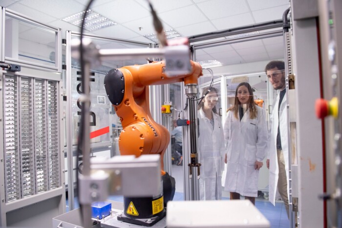 250-nél rángatni a kormányt, itt természetes 12