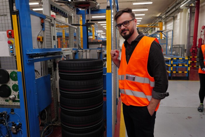 250-nél rángatni a kormányt, itt természetes 10