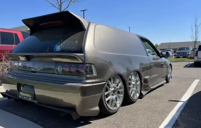 A hatkerekű Civic-szörny rémálmokat fog okozni, szóval csak óvatosan 2