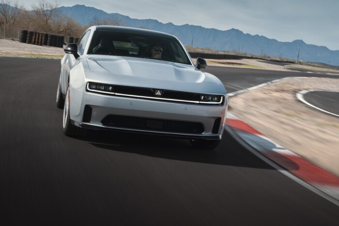 Nem adja fel teljesen hagyományait az izomautó 8