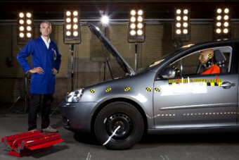 Érdekes ok miatt nincs nagy sebességű törésteszt az autóknál