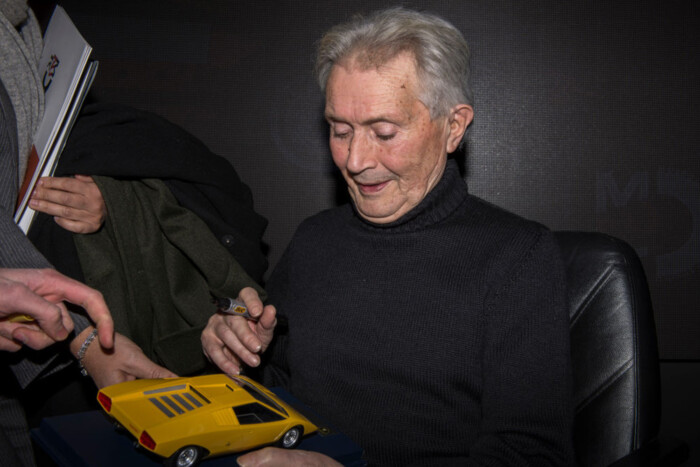 Elhunyt a tervező, akinek a világ legszebb autóit köszönhetjük