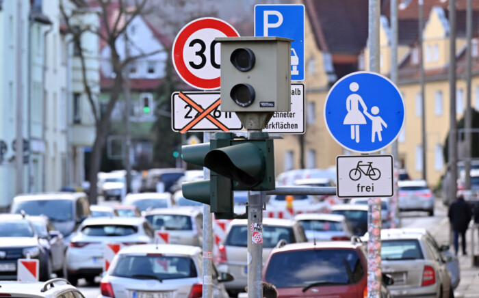 Cars for speeding in Line 1 are impounded