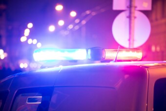 Nézők közé csapódott egy autó az Esztergom-ralin