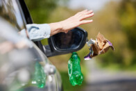 Így buktatta le a rendőrségi helikopter a szemetelő magyar autóst 1