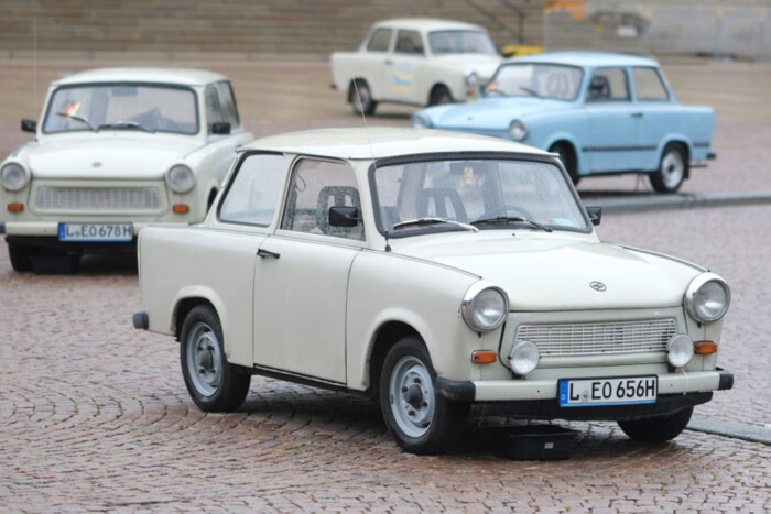 Akad még Trabant a háznál? Akkor tessék örülni! 1