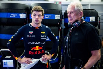 F1: Verstappen kiáll Marko mellett