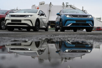 Megbüntetné az EU a kínai elektromos autókat