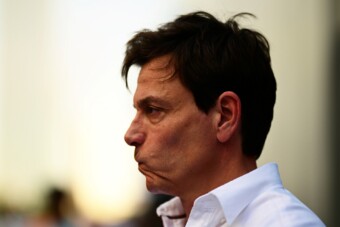 F1: Kihagyja a japán futamot a Mercedes főnöke