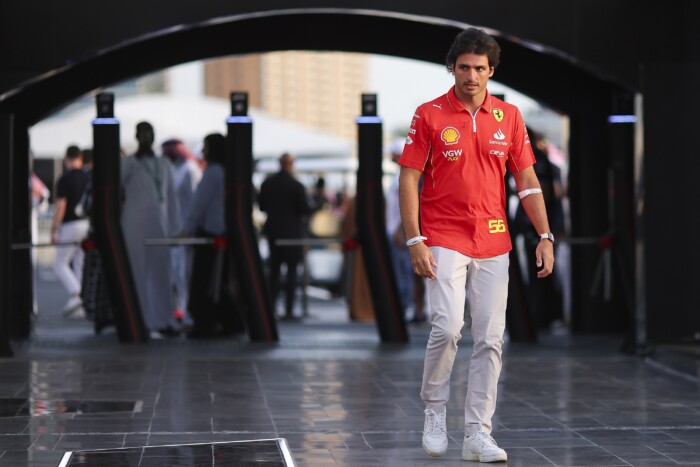 F1: Eldőlt, indulhat-e Sainz a műtétje után