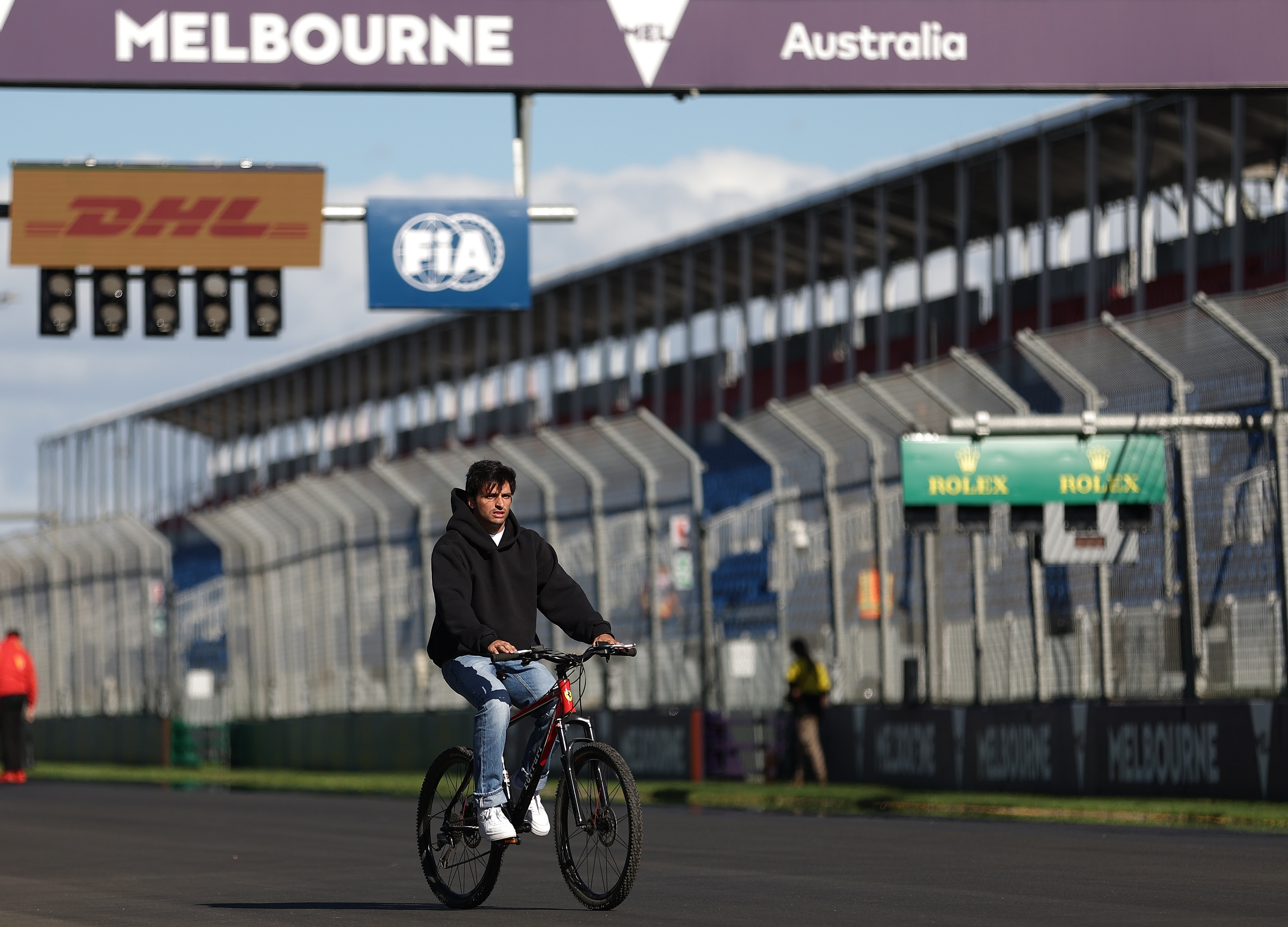 F1: Eldőlt, indulhat-e Sainz a műtétje után 1 | Vezess F1: Eldőlt, indulhat-e Sainz a műtétje után 1