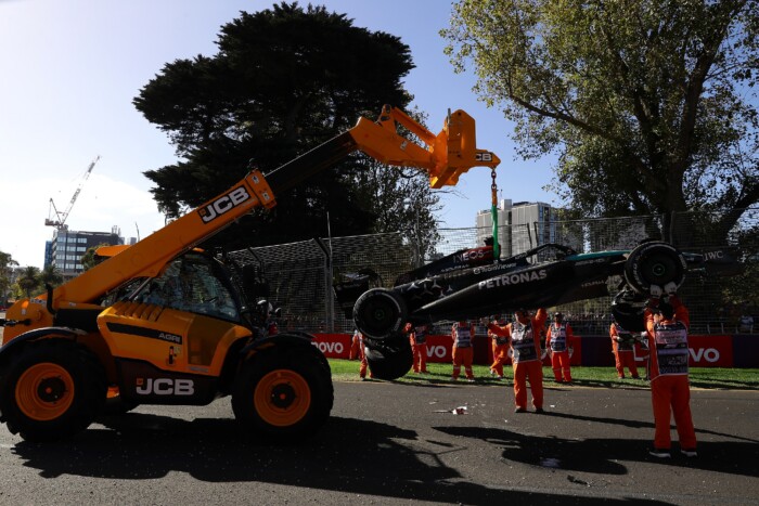 F1: Megbüntették Alonsót Russell balesete miatt