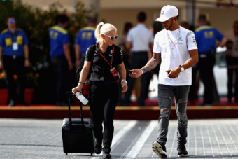 Ismét a versenypályán Hamilton egykori kísérője