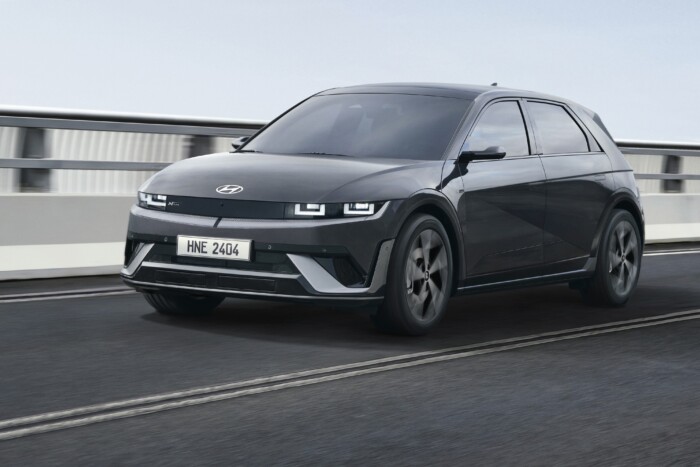 Három év alatt másodszor frissül ez a villany-SUV 9