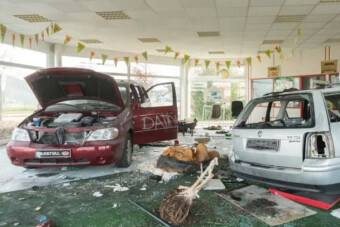 Nem kímélték a vandálok az elhagyott Lada autókereskedést