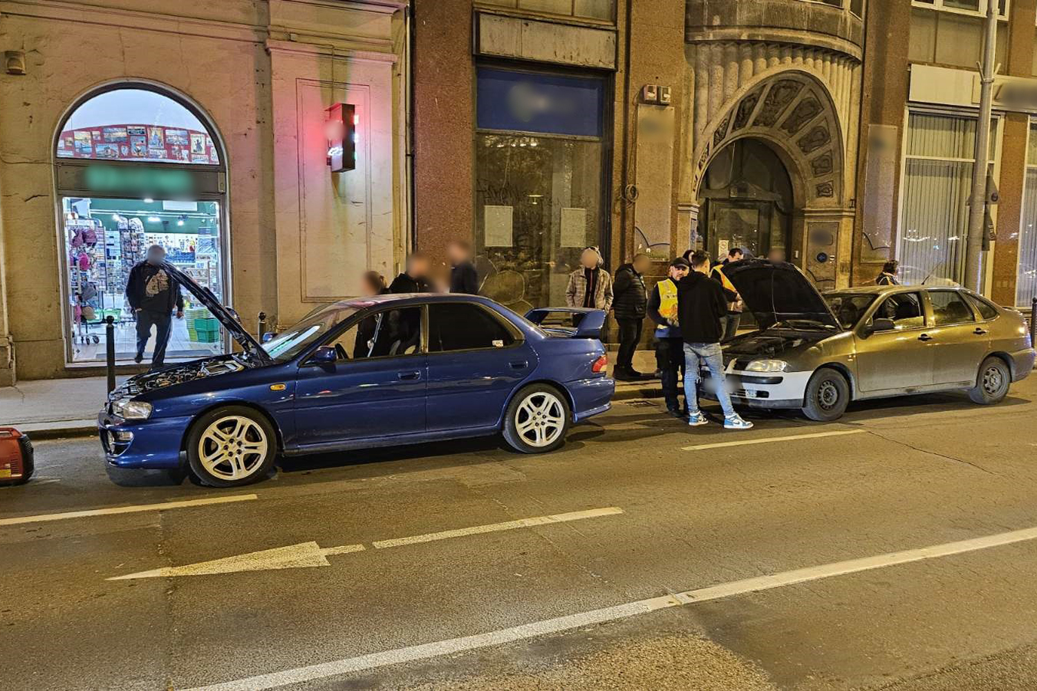 Razziát tartottak a pesti rendőrök, egy Lambót és egy Maseratit is megállítottak 5