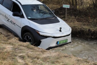 Ezzel a villanyautóval árkon-bokron átmehetsz