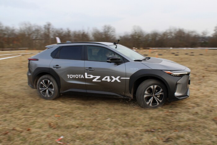 Ezzel a villanyautóval árkon-bokron átmehetsz 16